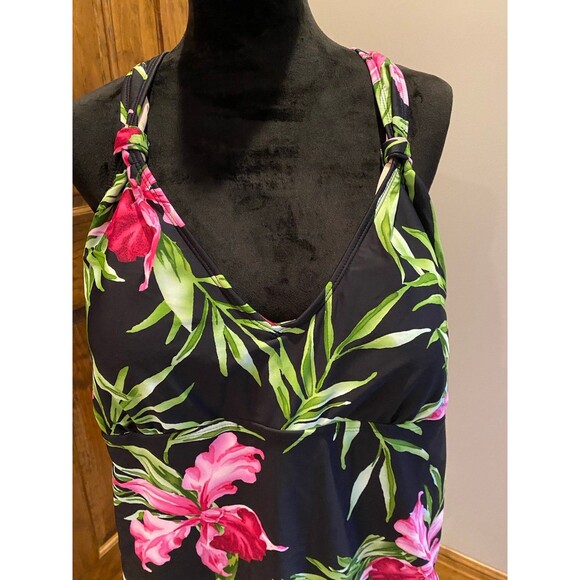 White Stag Halter Swimsuit Womens One Piece Size 3X 22W to 24W Pool Swimwear - Picture 3 of 10